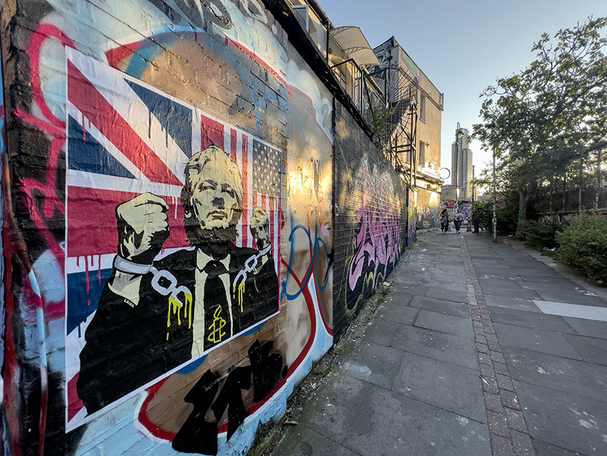 “Melt the Chains”, a Londra la nuova opera di Laika dedicata a Julian&nbsp;Assange